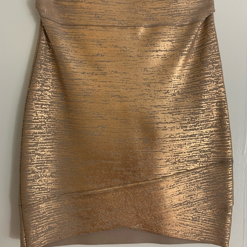 BCBG flattering skirt